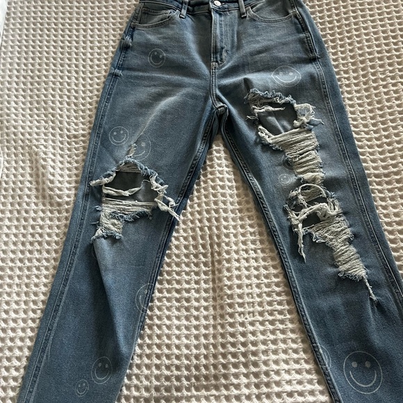 Hollister Distressed Jeans - Picture 2 of 4